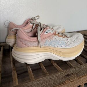 Like new Hoka Bondi 8 Women’s Running Shoes 6.5 Shifting Sand